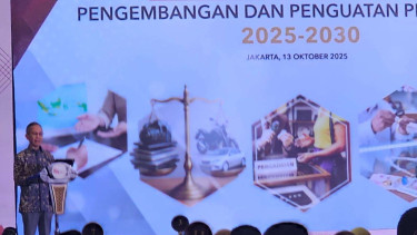 Ketua Dewan Komisioner Otoritas Jasa Keuangan (OJK), Mahendra Siregar