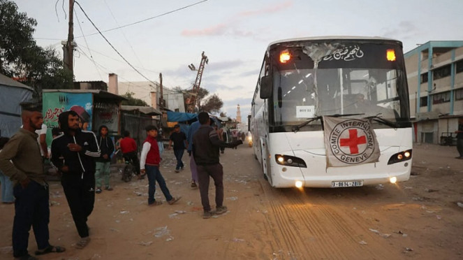 Bus yang mengangkut sandera Israel di Gaza