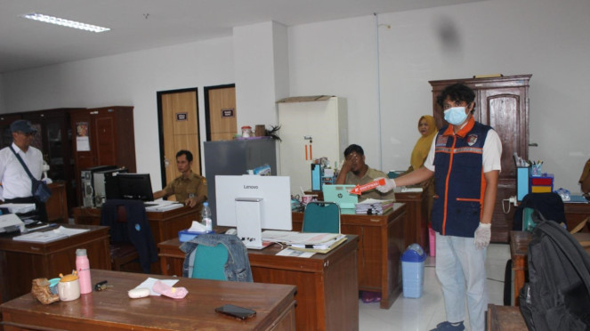 Polisi olah TKP ruang kerja PNS di kompleks kantor Pemkab Sragen