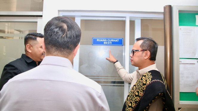 Wamendagri Bima Arya meninjau Mal Pelayanan Publik (MPP) Kota Kupang, NTT
