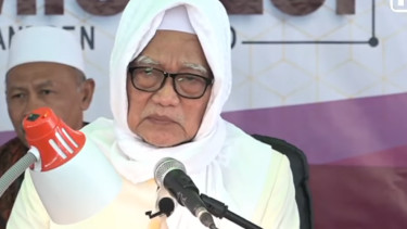 Pengasuh Pondok Pesantren Lirboyo Kediri, Jawa Timur, KH. Anwar Manshur 