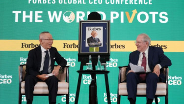 President and Chief Executive Officer Fast Retailing Tadashi Yanai (Kiri).