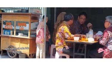 Purbaya Bikin Heboh Lagi, Terpantau Makan di Kaki 5 Gerobakan Pinggir Jalan