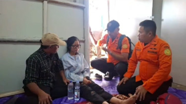 Tim SAR temukan ayah dan anak yang hilang di Lembah Tengkorak, Bandung