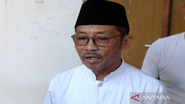 Perwakilan pesantren sekaligus Ketua Alumni Ponpes Al Khoziny KH Zainal Abidin