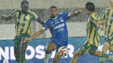 Duel PSBS Biak vs Persib Bandung