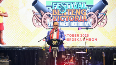 Wamendagri Bima Arya Membuka Festival Benteng Victoria Tahun 2025 di  Ambon
