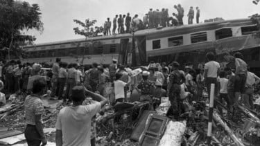 Tragedi Bintaro 1987 Kecelakaan Kereta Api, Kronologi Tabrakan Maut, Kesalahan Fatal dalam Komunikasi, Korban dan Kerugian, Versi Masinis Slamet Suradio, Hukuman bagi Para Petugas, Dampak dan Perubahan Sistem