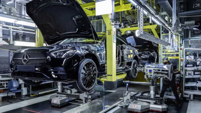 Pabrik Mercedes-Benz di Jerman