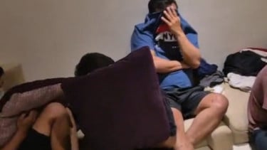 Penggerebekan Pesta Seks Gay di Surabaya