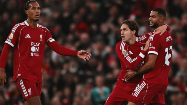 Kapten Liverpool Virgil van Dijk (kiri)