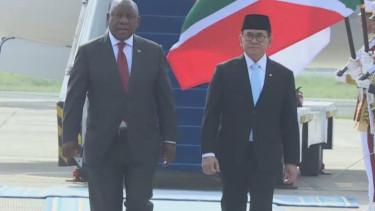 Presiden Afrika Selatan Cyril Ramaphosa (kiri)