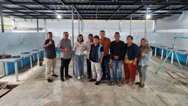Sekretaris Jenderal DPP ARUN Bungas T. Fernando Duling berkunjung ke Dapur SPPG