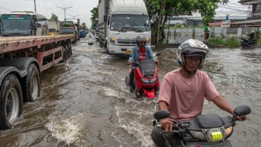 Banjir di jalur pantura Semarang-Surabaya, Jalan Kaligawe Raya, Semarang, 22/10