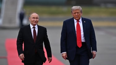 Presiden Rusia Vladimir Putin bersama Presiden AS Donald Trump.