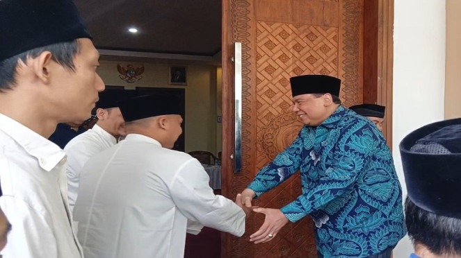 Pemilik CT Corps Chairul Tanjung sowan ke Ponpes Lirboyo