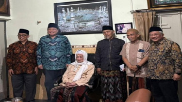Pemilik CT Corps Chairul Tanjung sowan ke Ponpes Lirboyo