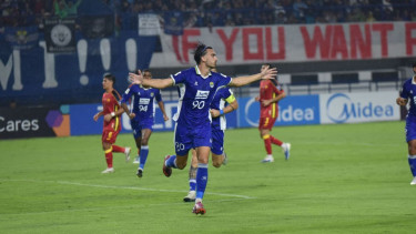 Pemain Persib Bandung, Andrew Jung rayakan gol