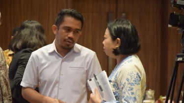 Ketua Umum Serikat Petani Kelapa Sawit (SPKS), Sabarudin (kiri)