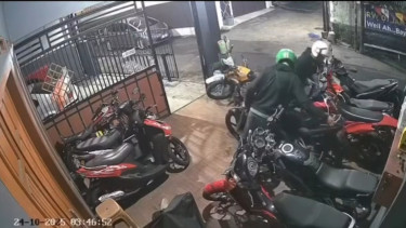 Aksi Pencurian Motor Ninja di Kota Bandung Terekam CCTV