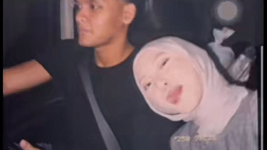 Selebgram Julia Prastini alias Jule Bermesraan dengan Pria
