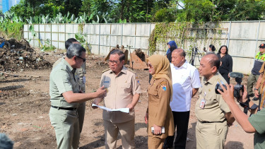 Gubernur DKI Jakarta Pramono Anung mengecek lahan RS Sumber Waras