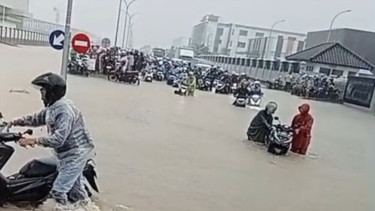 Banjir melanda Kawasan Industri Kendal, Jawa Tengah, Selasa (28/10/25). 