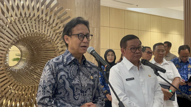 Menteri Kesehatan (Menkes) Budi Gunadi Sadikin dan Gubernur DKI Jakarta Pramono Anung di Kantor Kemenkes RI 