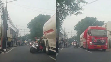 Detik-detik 2 Pemotor Hampir Terlindas Truk Pertamina di Jagakarsa