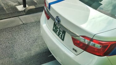 Ilustrasi pelat nomor mobil di Jepang