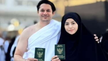 Andrew Andika dan Violentina Kaif.