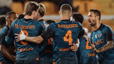 Pemain Napoli rayakan gol