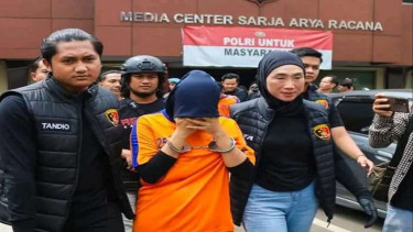 Polres Karawang merilis penangkapan sejoli pembuang bayi dengan mulut dilakban