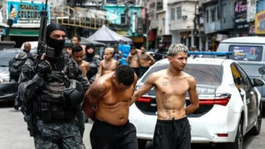 Operasi penyergapan markas kelompok kriminal narkoba di Favela, Brasil