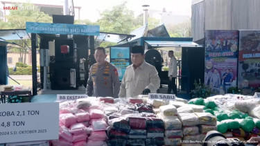 Presiden RI Prabowo Subianto dan Kapolri Jenderal Listyo Sigit Prabowo dalam acara pemusnahan barang bukti narkoba