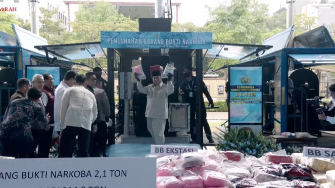 Presiden RI Prabowo Subianto memusnahkan barang bukti narkoba