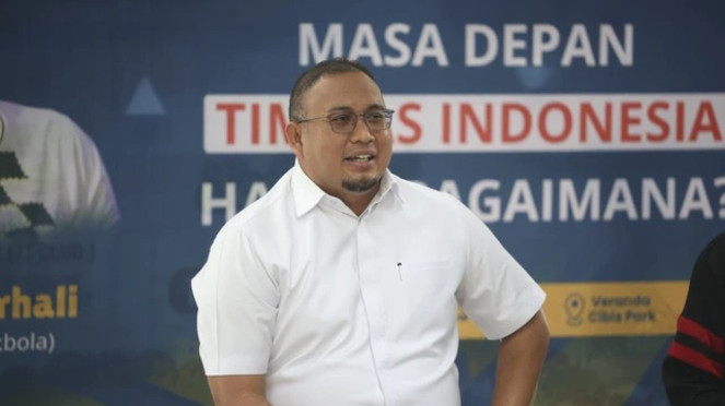 Andre Rosiade, 1. Federico Barba Diincar Pescara, Persib Terancam Kehilangan Pilar Lini Belakang, 2. Gol Dianulir dan Dua Kartu Merah, Rizky Ridho Kecewa dengan Kualitas Super League karena Wasit, 3. Gol Persija Dianulir-Dua Pemain Diusir Wasit, Allano Lima: Liga Aneh!, 4. Gol Persija ke Gawang Semen Padang Dianulir VAR, Andre Rosiade Sindir Jakmania: Yang Protes Lapor Ferry Paulus!