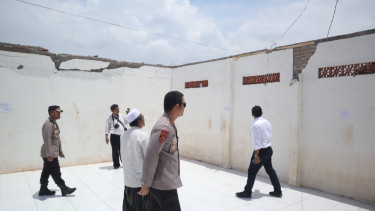 Atap Asrama Santri Putri di Situbondo Ambruk