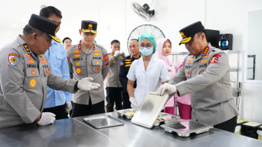 Wakapolri Komjen Dedi Prasetyo meninjau SPPG Plawa Polda Bali