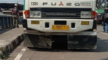 Gagal Nyalip, Pemotor Tewas Terlindas Truk Fuso di Cengkareng