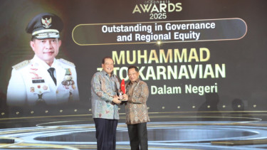 Mendagri Tito Karnavian Raih Penghargaan CNN Indonesia Awards 2025