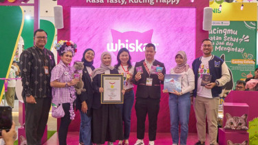 Tim Whiskas saat penghargaan MURI
