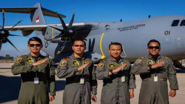 Empat penerbang TNI AU yang menerbangkan Airbus A400M dari Sevilla, Spanyol
