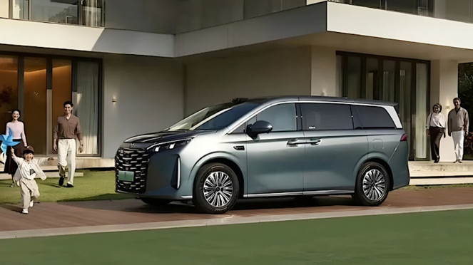 BYD M9 edisi 2025