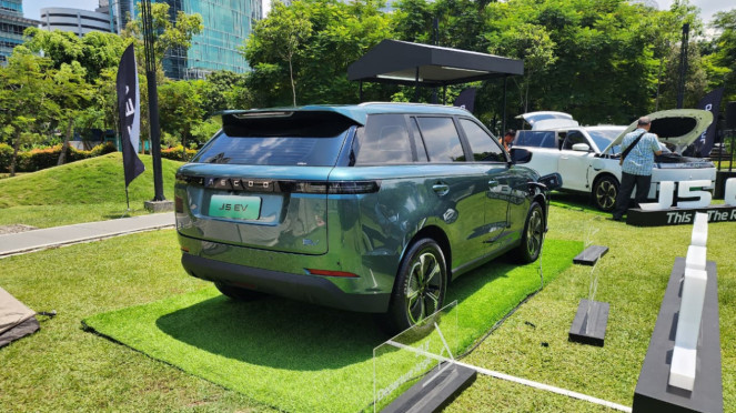 Jaecoo j5 EV, Desain Elegan ala Range Rover, Dimensi Kompak untuk Mobilitas Urban, Harga Spesial untuk 1.000 Pembeli Pertama, Interior Lapang dan Premium, Performa Bertenaga dan Efisien, Perbedaan Fitur Antara Comfort dan Premium