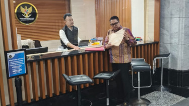 Ahli Hukum Tata Negara, Muhammad Rullyandi (kanan)