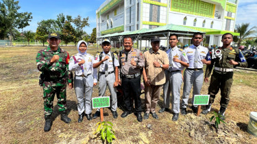 Ditlantas Polda Riau melaksanakan program police goes to school