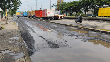 Banjir di daerah Kaligawe Kota Semarang mulai surut