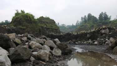 Tambang pasir ilegal di kawasan Taman Nasional Gunung Merapi (TNGM)