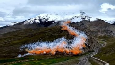 Pertunjukan kembang api di Dataran Tinggi Tibet pada 19 September 2025, Kerusakan Lingkungan, 'Kutub Ketiga' yang Rapuh, Luka budaya dan Gaung Kolonial, Tanggung Jawab Perusahaan dan Kepemilikan Tiongkok, Akuntabilitas Resmi dan Kegagalan Sistemik, Pembangunan Versus Konservasi, Implikasi global